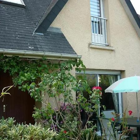 Homestay Vue Sur Jardin, Parking Le Rheu